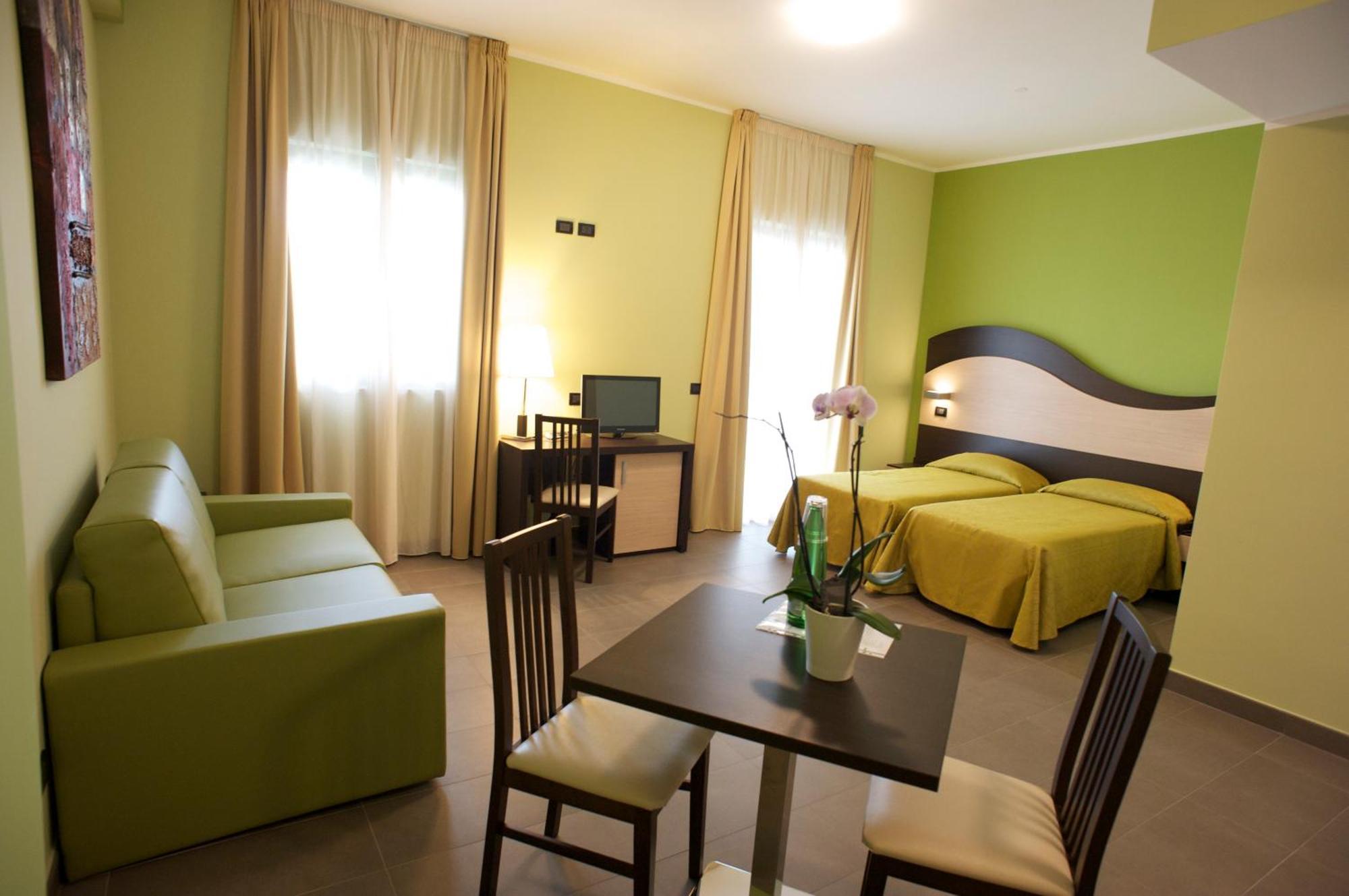 Life Sport Hotel Mentana Exteriör bild
